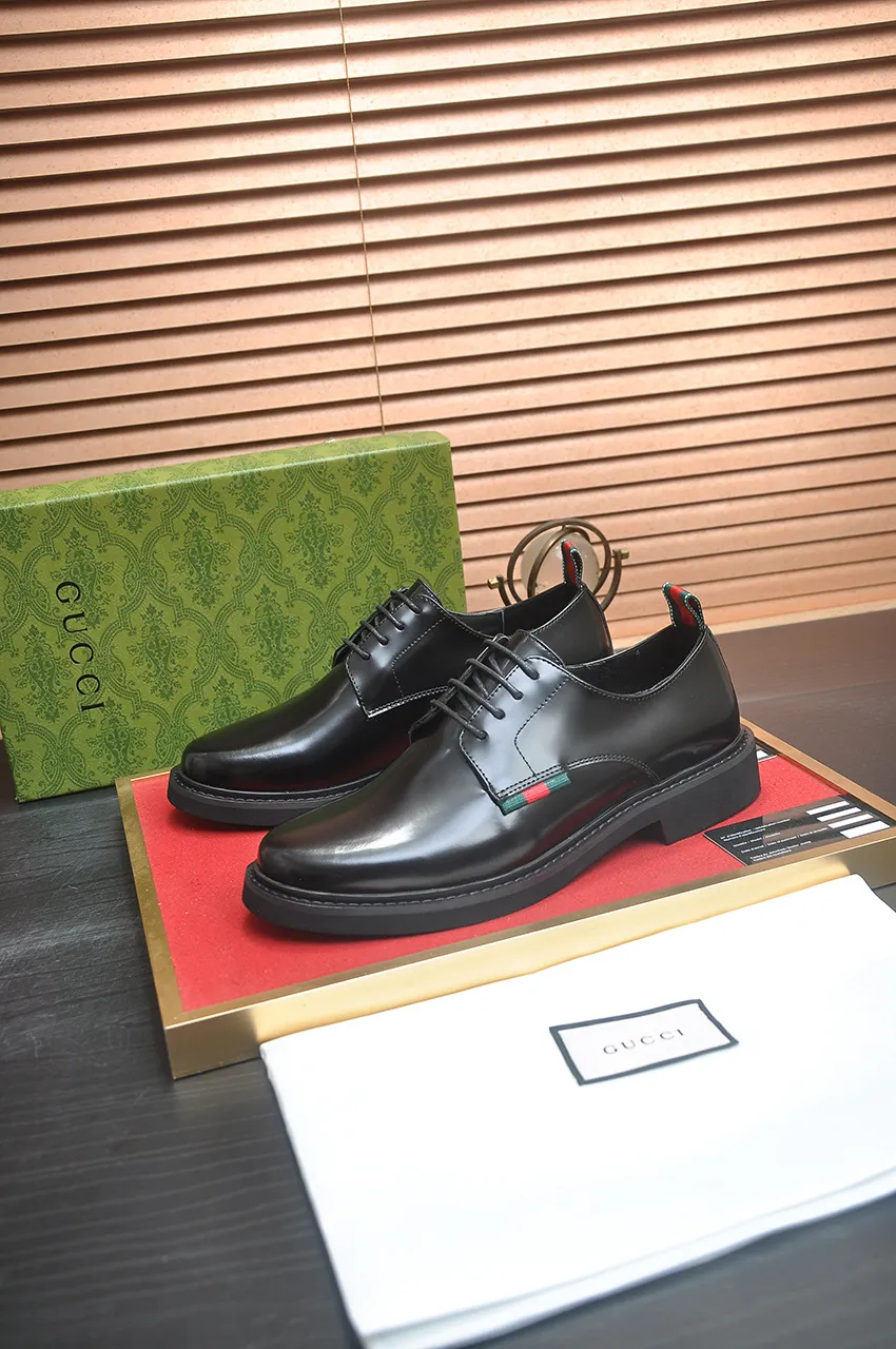 Men's shoes💰540💶Italy's top luxury men's shoe giant (GUCCI) (Gucci) (full cowhide lining) new arrival🍃Original European style🔰 Pleasant to the eye😍In order to make the shoes more durable and non-deformable🌀The production continues to follow traditional methods but there is still no lack of innovation💪Choose original sheepskin for the leather♻️ Smooth and natural And extra bright ⭐Made of imported cowhide, the first choice of rich people 38-45 (45 customized)